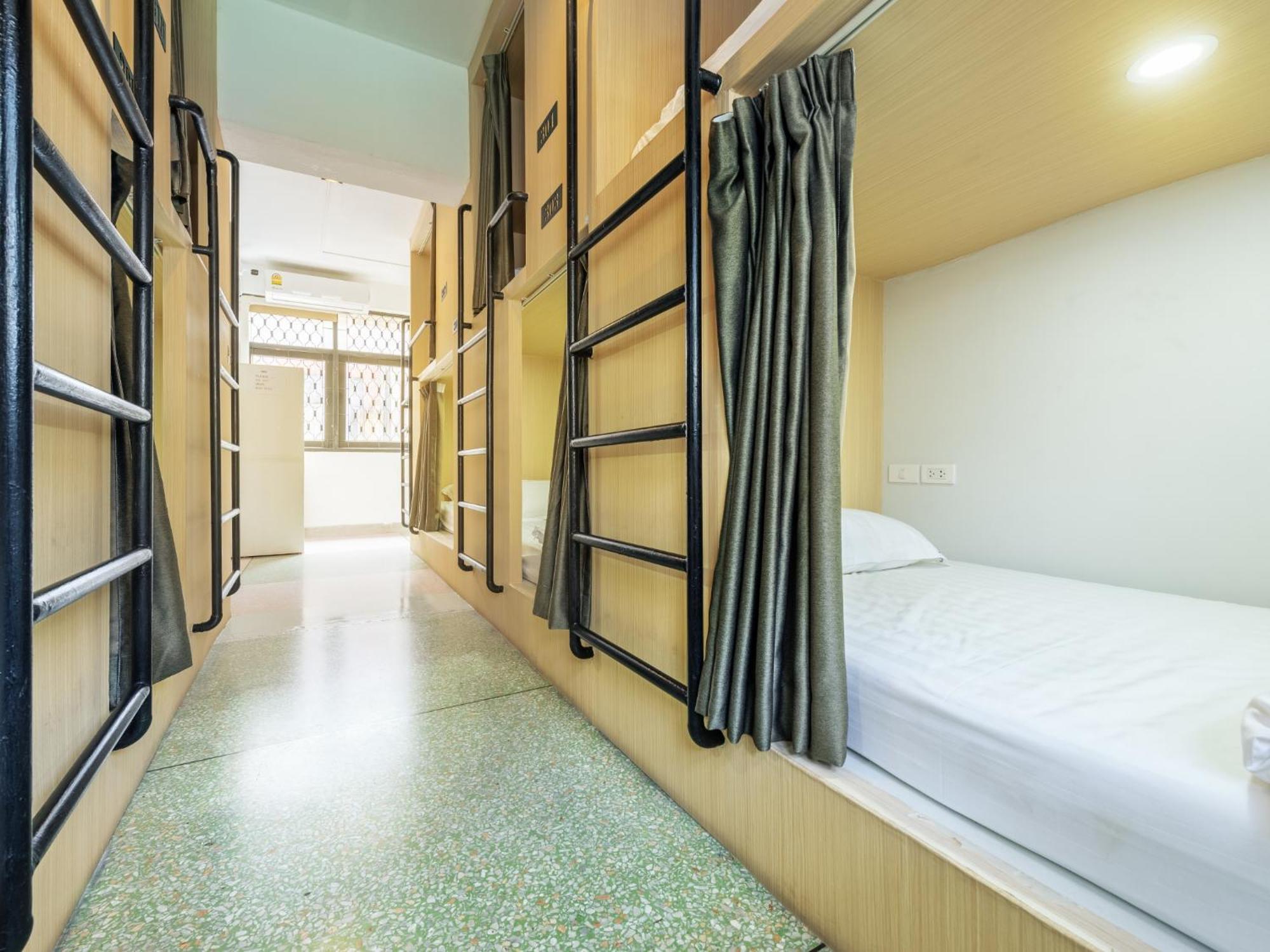 Sloth Hostel Khaosan Bangkok Rum bild